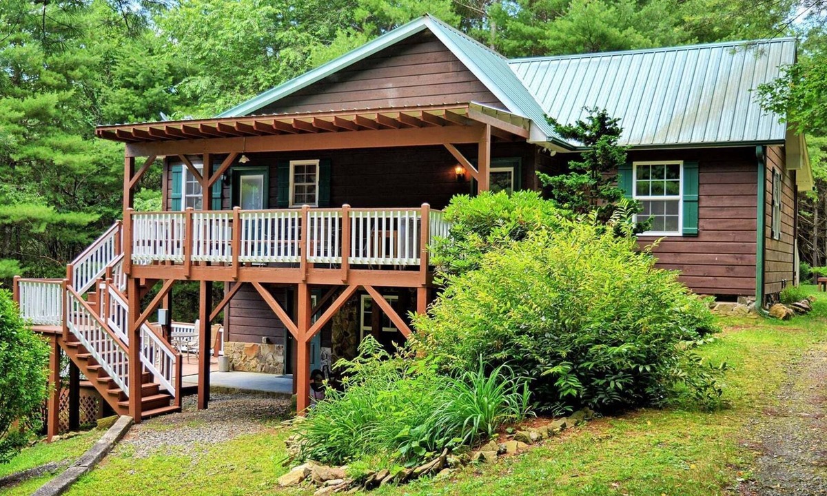 Fleetwood Cabin | Relax at Manna Cabin in Fleetwood, NC - a cozy 3-bedroom retreat for 6!