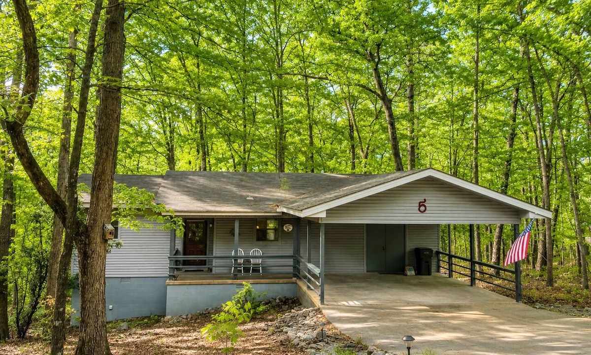 Hot Springs Village House | Relaxing Cabin Escape in Hot Springs Village