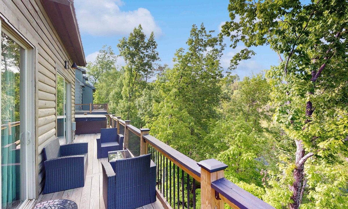 Sevierville Cabin | Relaxing Sevierville Retreat・Mtn View・Deck・Hot Tub