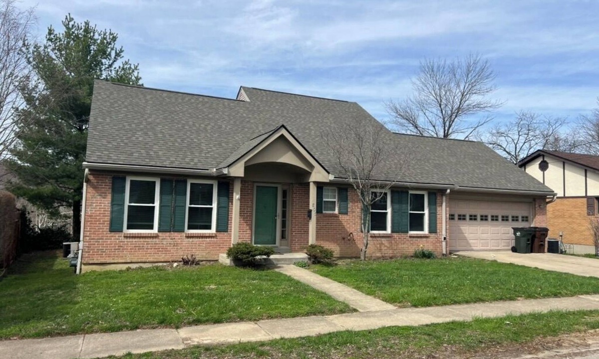 Milford House | Renovated 3 bdrm home with river views walkable to downtown Milford & bike trail