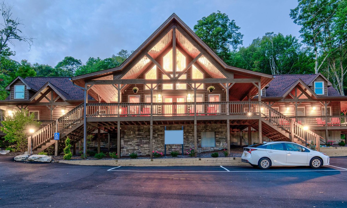 Banner Elk Villa | Revitalizing Blue Ridge Village, 2 Bedroom Loft