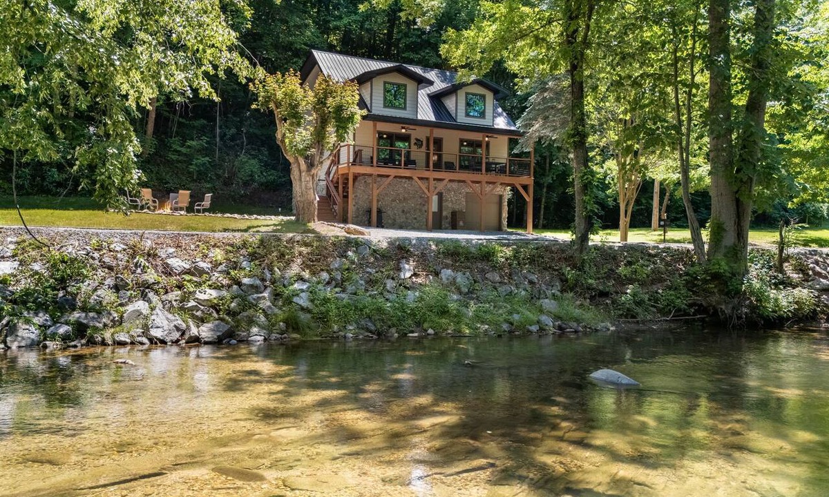 Canton Cabin | Riverfront Cabin, Sauna, Game Room, Fire-pit, Fishing, Pet Friendly, Sleeps 8