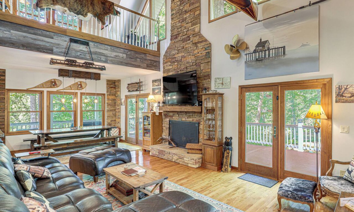 Rutherfordton House | Riverfront Lake Lure Lodge w/Fire Pit & Hot Tub!