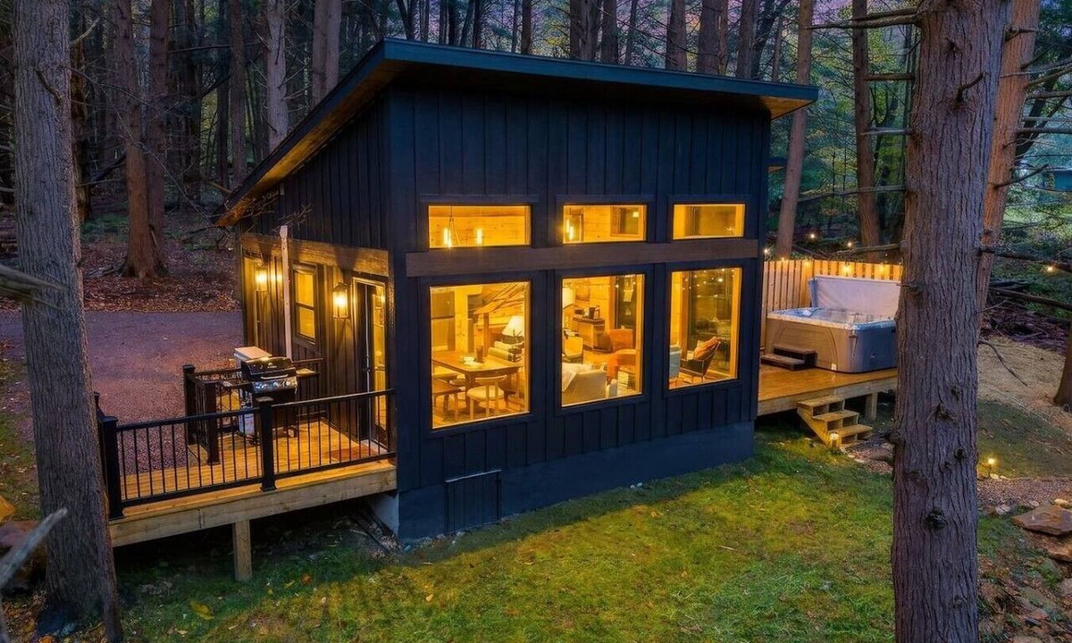 Grantsville Cabin | Riverside Honeymoon Escape. Riverfront Hot Tub!