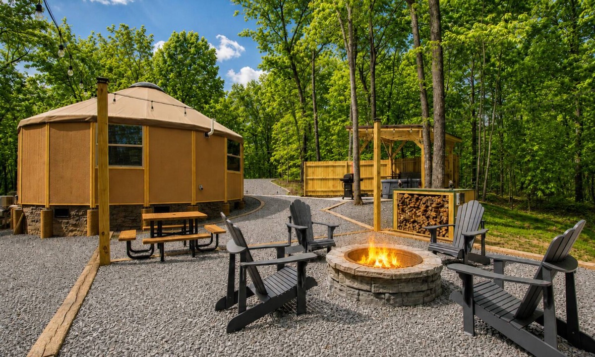 Almo Cabin | Romantic Forest Yurt | Private Hot Tub + King Bed