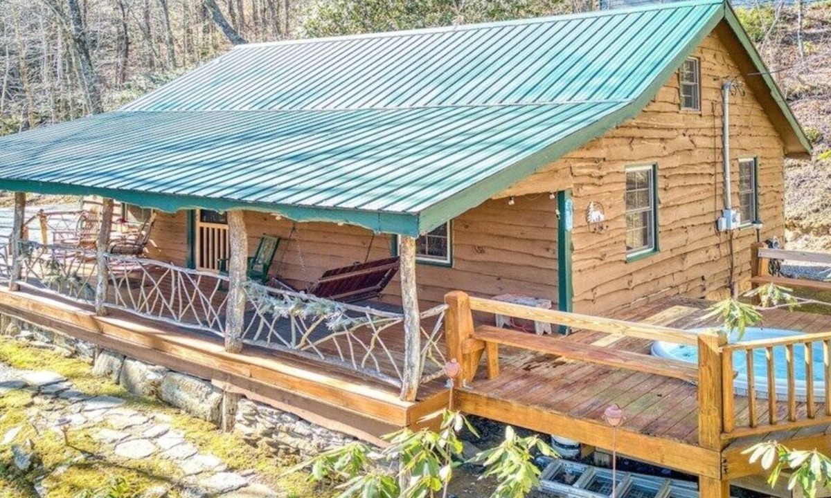 Maggie Valley Cabin | Roughin' it - Secluded, Rustic 2 BR/1 BA Mountain Cabin, Hot Tub, Private