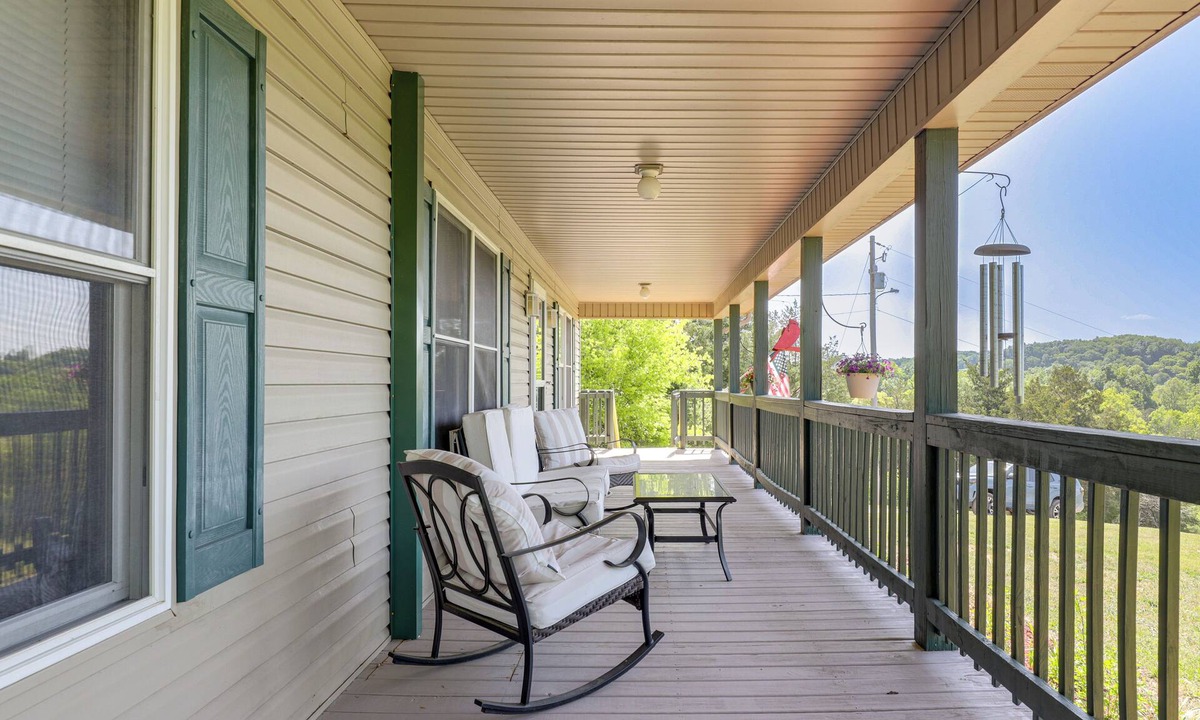 Mohawk House | Rural Bybee Retreat w/Mtn Views!