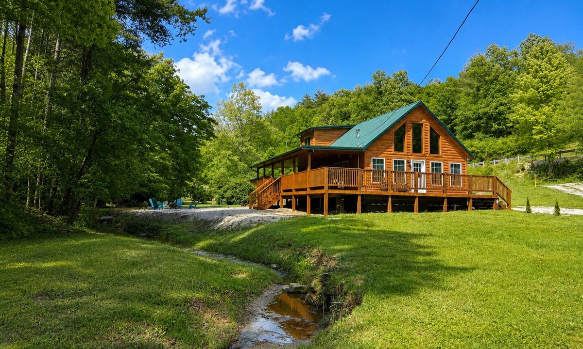 Campton Cabin | S'more Adventure - NEW! Red River Gorge Creekside Cabin 2 Bedroom with Hot Tub