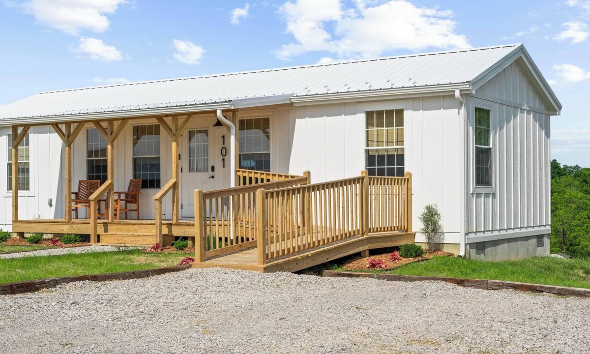 Williamstown Cabin | Safari Lodge - 5 Minutes to Ark: Sleeps 6