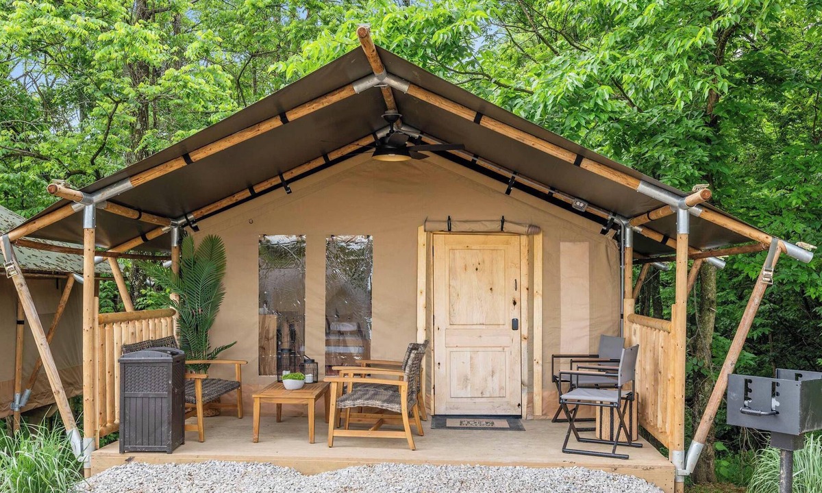 Williamstown RV Rental | Safari Tent F at Eden Reserve - Near Ark