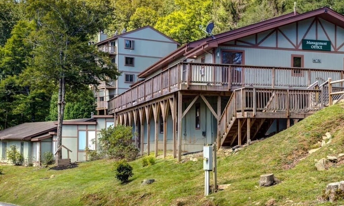 Sugar Mountain Condo | Scenic one bedroom Mountain Condo at The Highland at Sugar – Great Location!