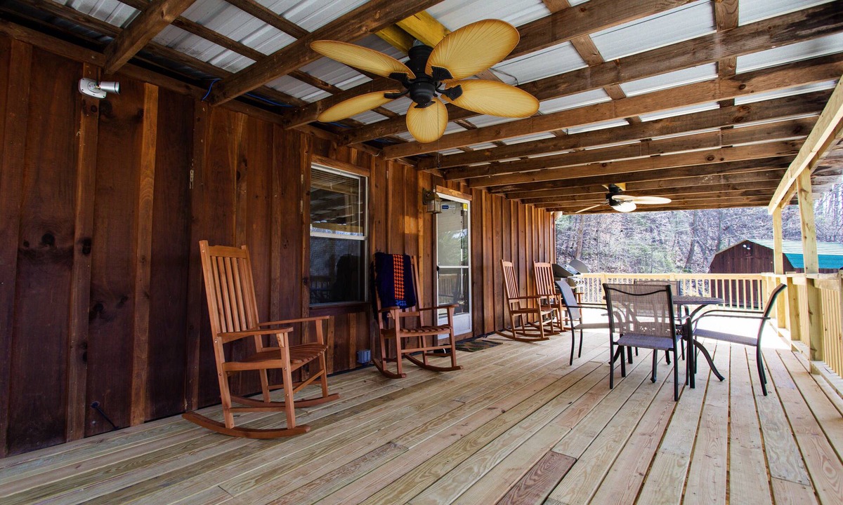 Stanton House | Secluded Nature Retreat w/Huge Deck, Hot Tub & Fast Wi‑Fi