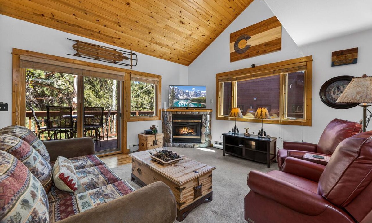 Fall River Estates Condo | Secluded Riverfront Condo Fireplace Close to RMNP Entrance