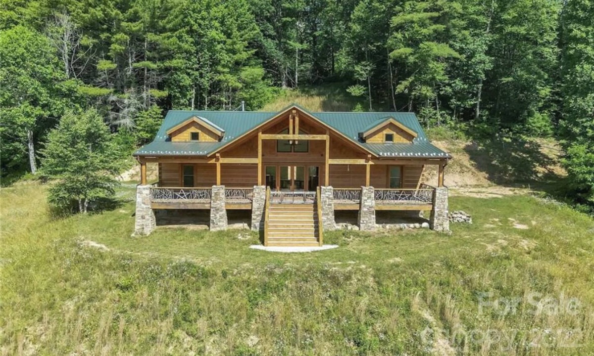 Elk Park Cabin | Serene 3-bedroom cabin in Elk Park perfect for relaxing getaways