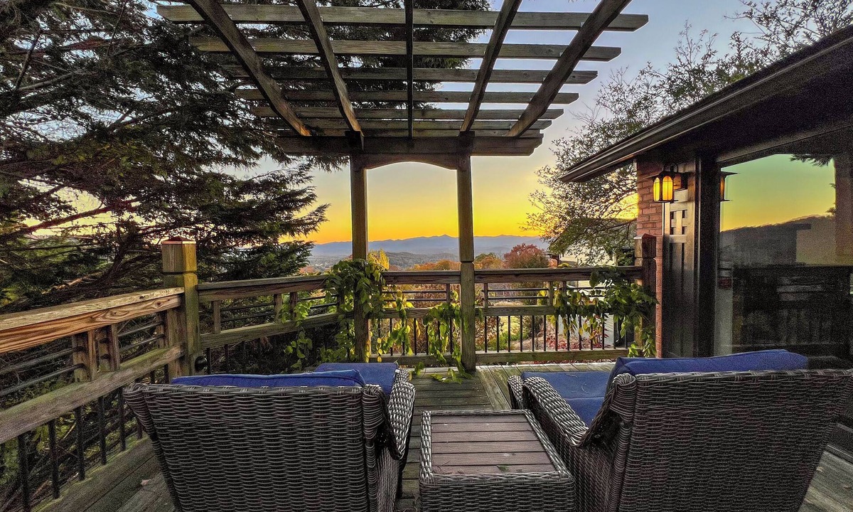 Asheville Cottage | Serenity Suite at Elk Mtn - Whimsical Mtn Views