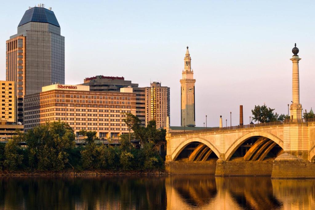 Metro Center Hotel | Sheraton Springfield Monarch Place Hotel