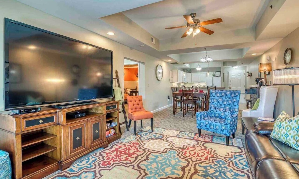 Bluff City Condo | Shifting Gears to Comfort -2BR/2BA @BMS, Elevator