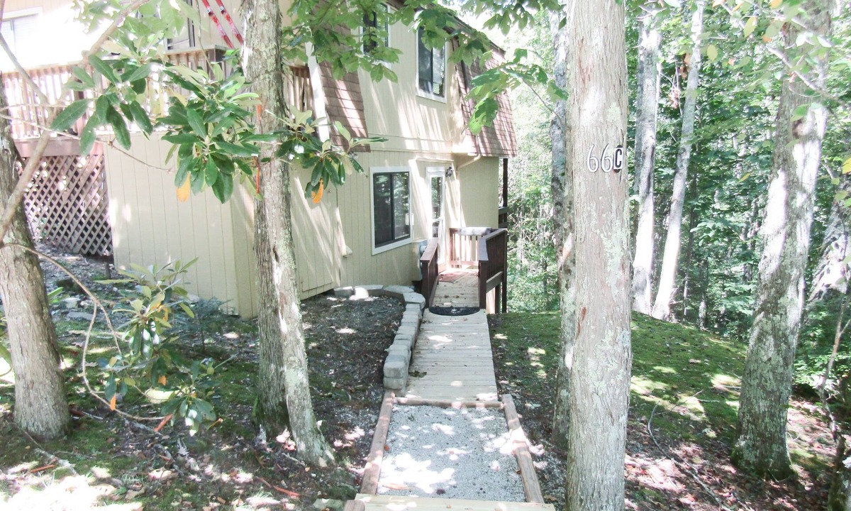 Banner Elk Cottage | Ski Country 66-c 2 Bedroom Condo by RedAwning