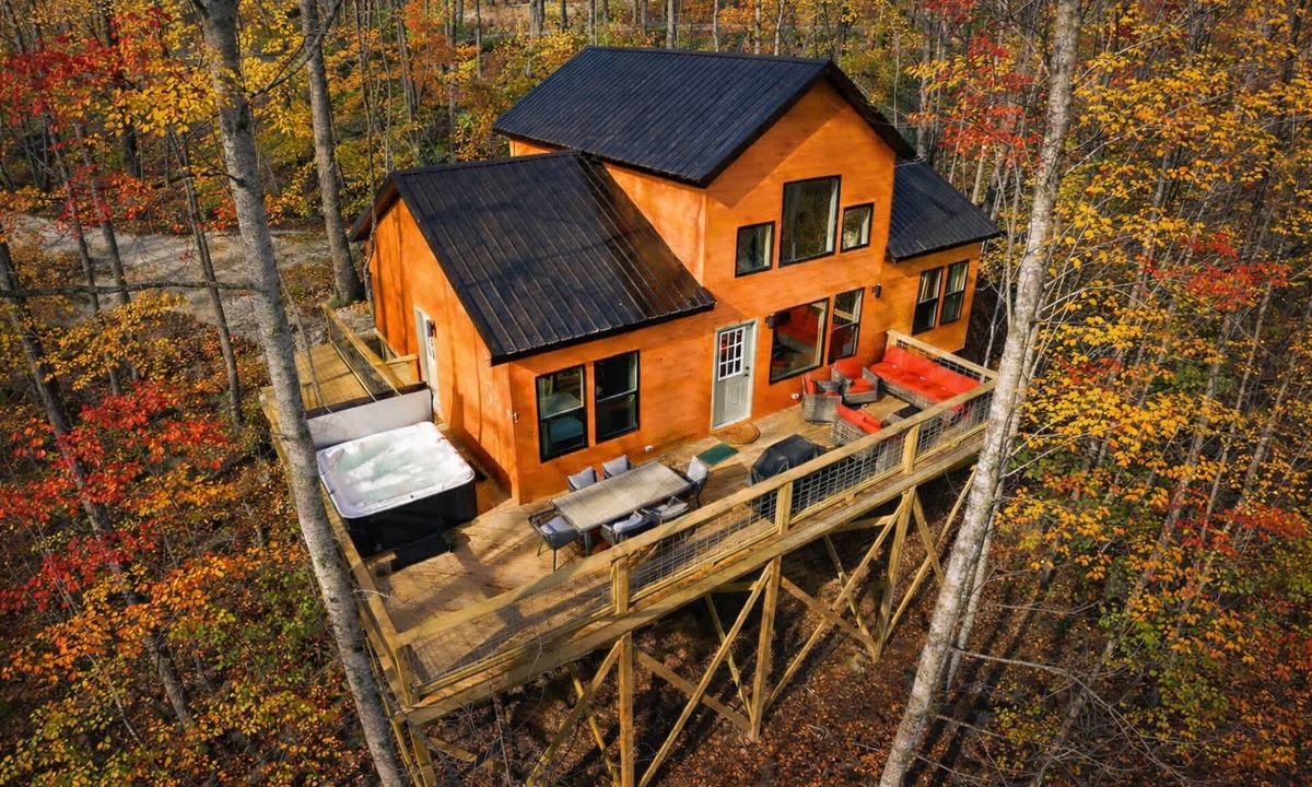 Stanton Cabin | Skyward Chalet – Hot Tub, Fire Pit + Deck RRG