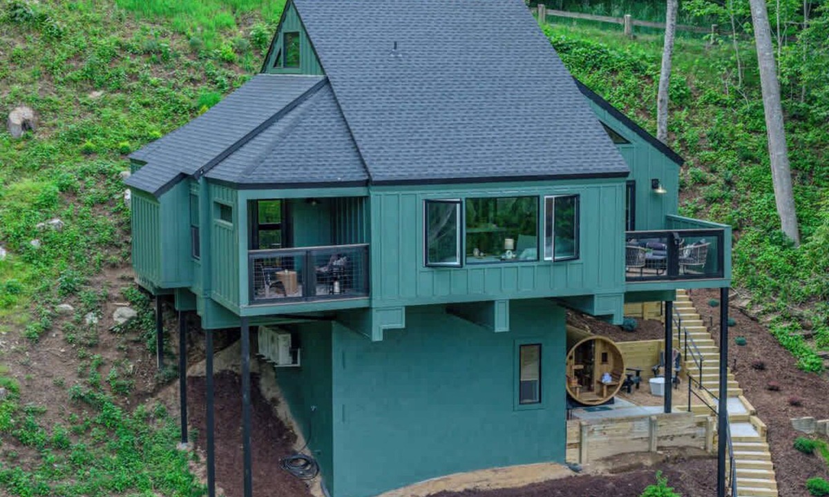 Sugar Mountain House | Sleeps 10~Stunning Views~Private Sauna~Fireplace