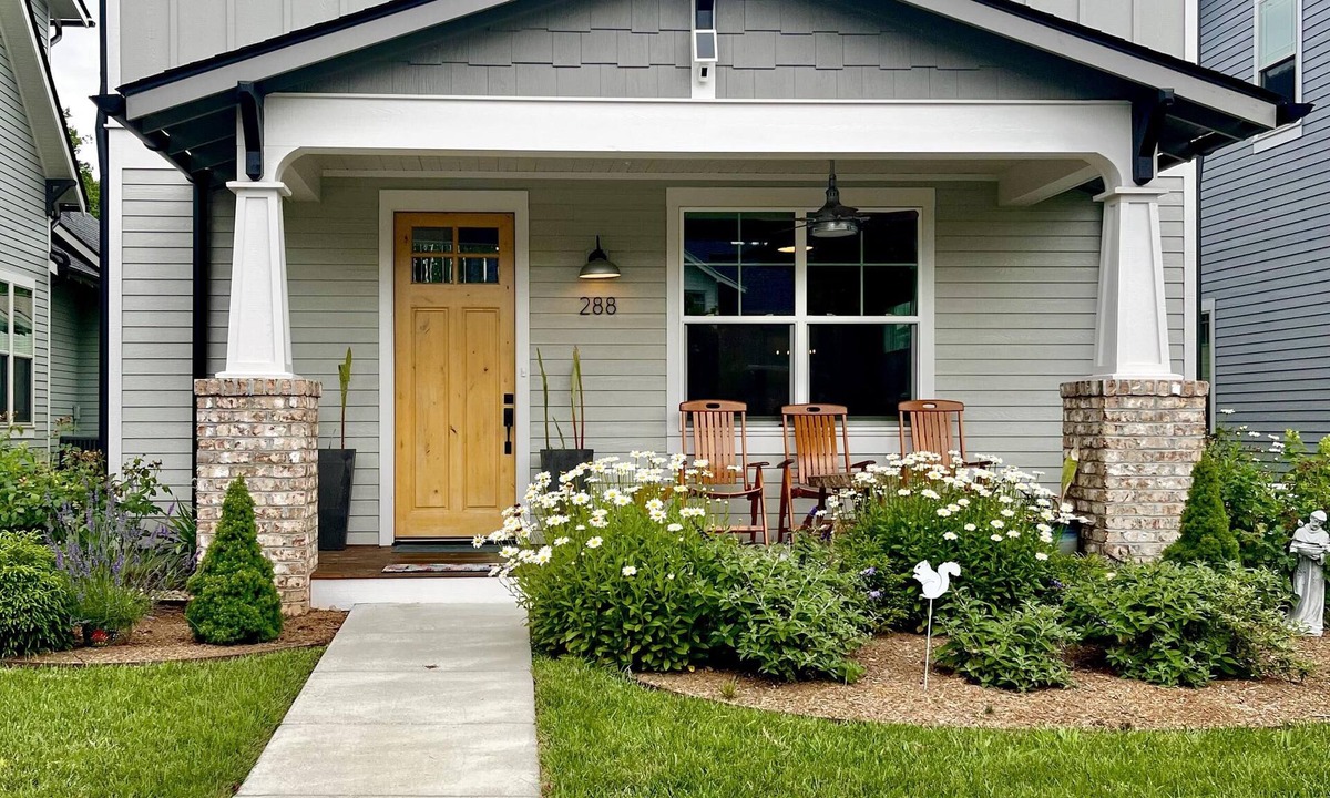 Brevard House | Sleeps 12, Stunning 4BR/4.5Bath Walking distance to downtown Brevard/trails