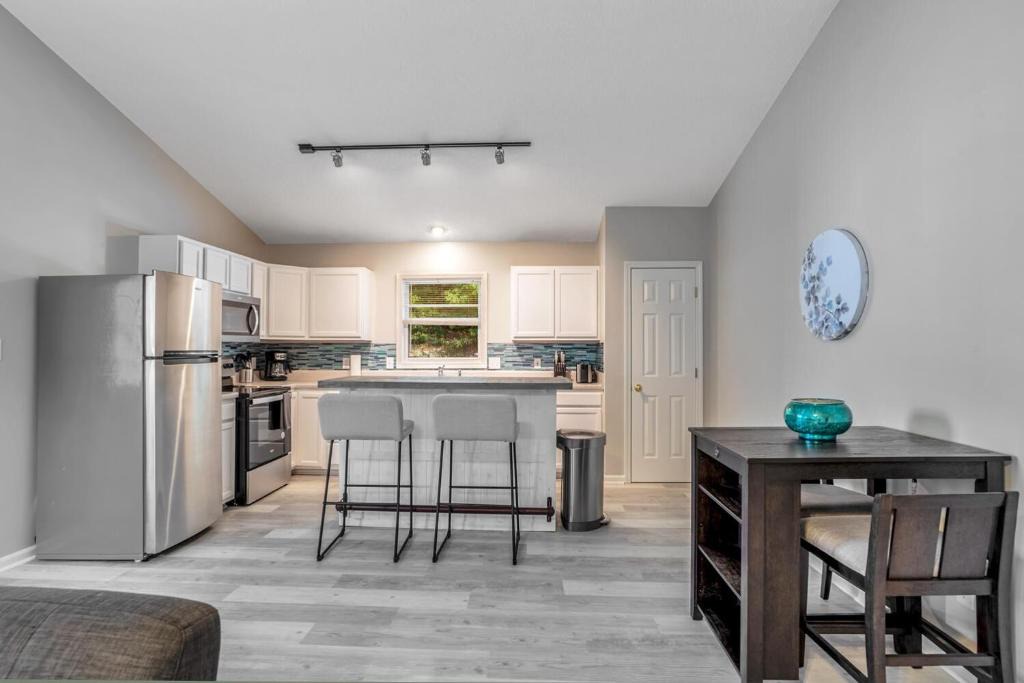 Royal Pines House | South Asheville Townhome 14 A