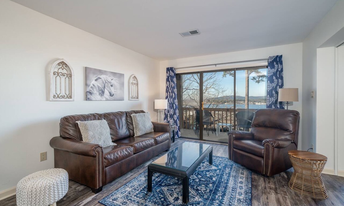 Lake Hamilton Condo | South Shore 1 bdrm! Cabana-Gameroom/Mini-Golf! Indoor Hot Tub & More!