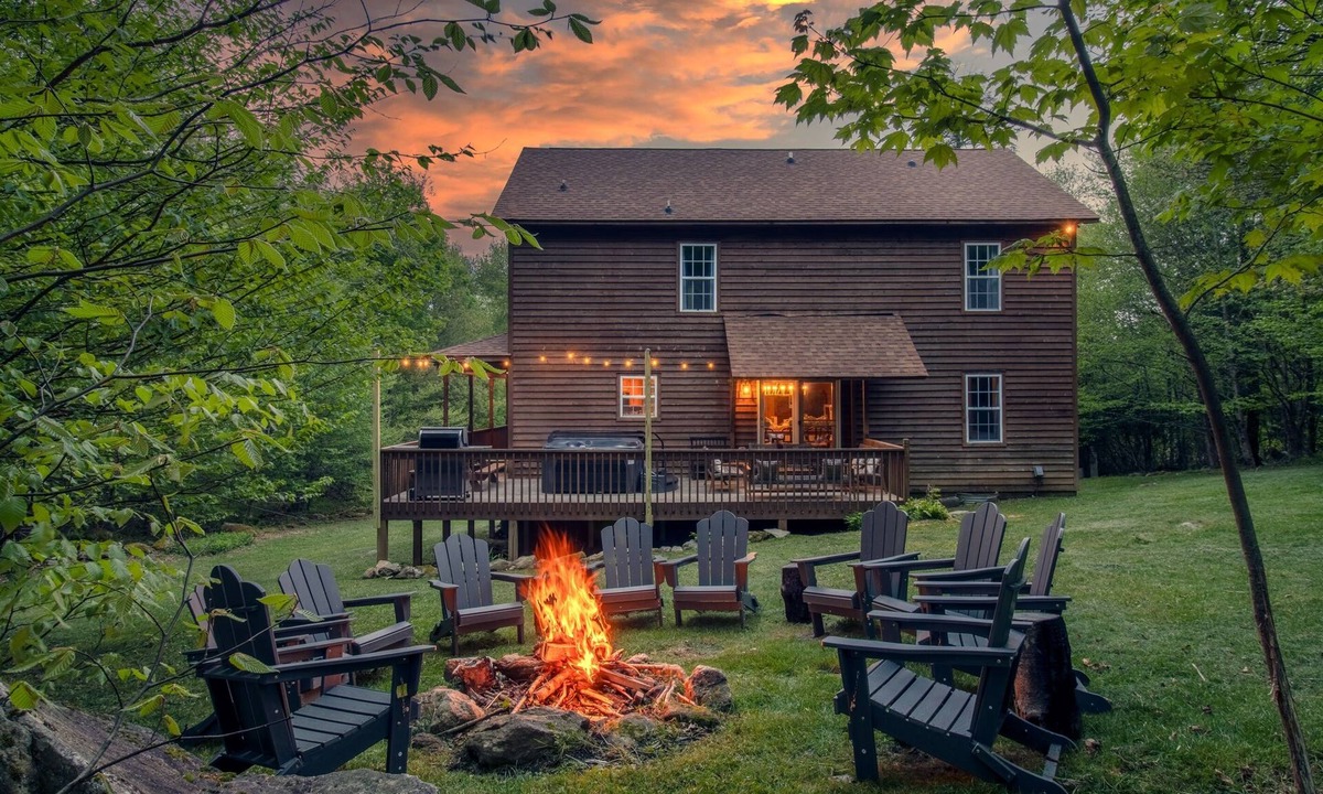 Sugar Mountain Cabin | Spacious 6BR | Hot Tub, Fire Place & Pitt | Pet Friendly | Ski Sugar next door