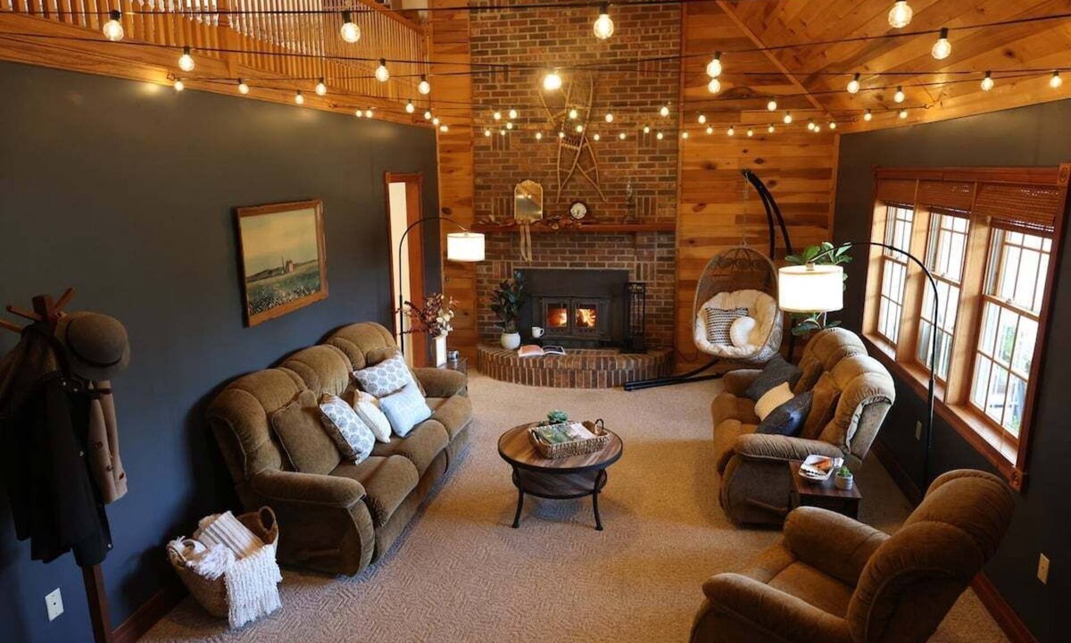 Hitchins House | Spacious Family Home w/Fireplace & Fire Pit
