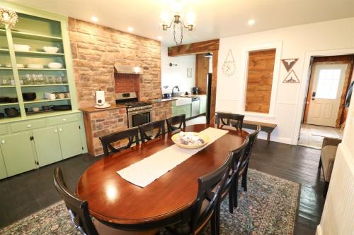 New Oxford House | Spacious Group Stay Near Gettysburg Room for All & Easy Day Trips Nearby