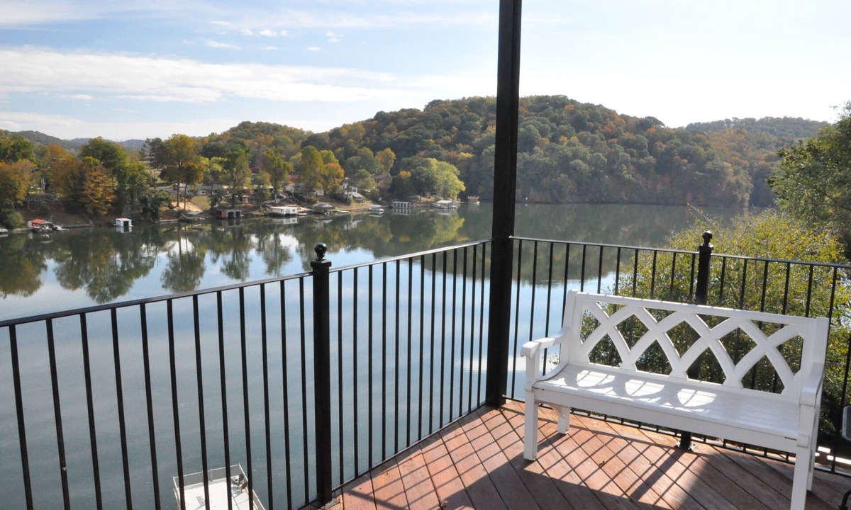 Kingsport Apartment | Spacious lakefront 2BR apt, J1772 EVchrg. Short term or exec. rental. NO CHORES.
