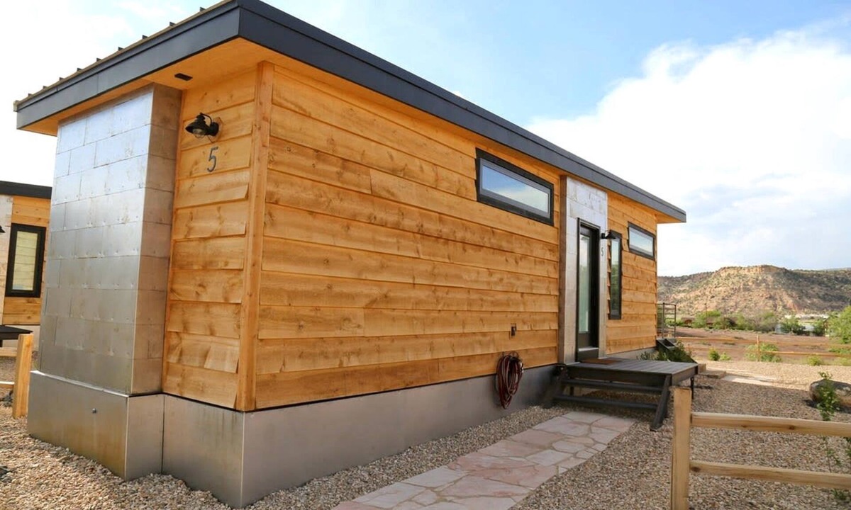 Escalante Cabin | Spectacular Secluded Tiny House with Stunning Desert Views in Escalante, Utah
