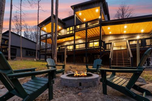 Pittman Center Ski Chalet | Splash Mountain Lodge, Huge Cabin, Indoor Pool, Games, Hot Tub, Theater Room!