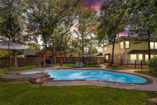 Willow House | Spring TX 5BR Train Theme Heated Pool Hot Tub EV Ready Sleeps 16
