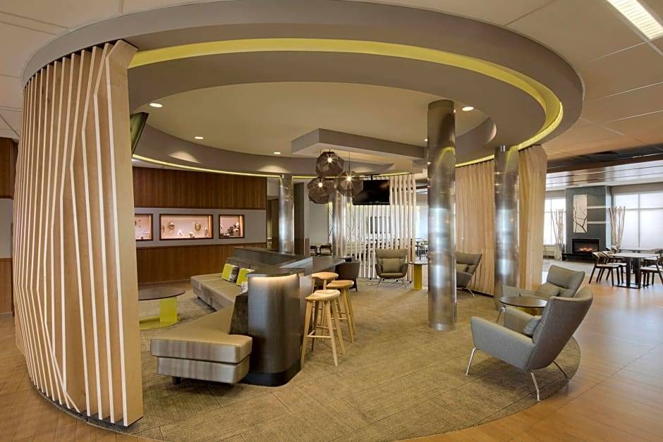 University Area Hotel | SpringHill Suites Anchorage University Lake