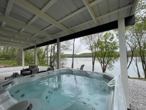 New Richmond House | Stargazers' Retreat A Tiny Home on the Riverside