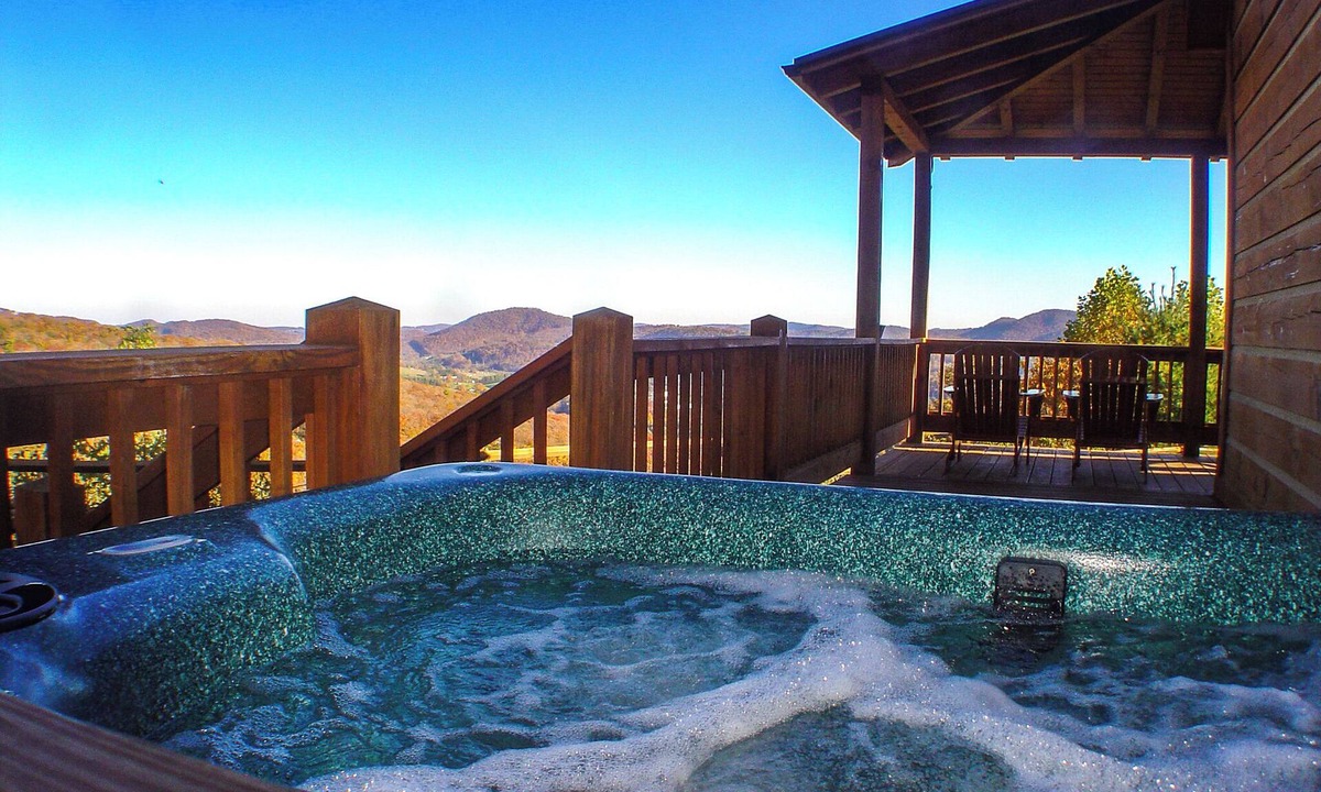 Buck Mountain Cabin | Stay Cool In The NC Mtns - 2BR/2BA Hot Tub, WiFi, Pets, Near West Jefferson