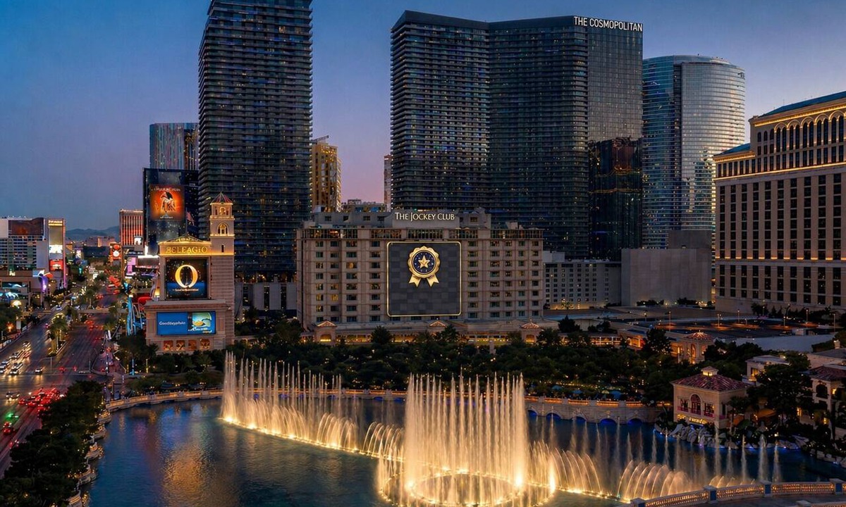 Las Vegas Strip Condo | Stay Together Suites - Group Condominium, Sleeps 16, Center Strip - Jockey Club