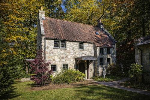 Tynecastle House | Storybook Cottage with Fireplace