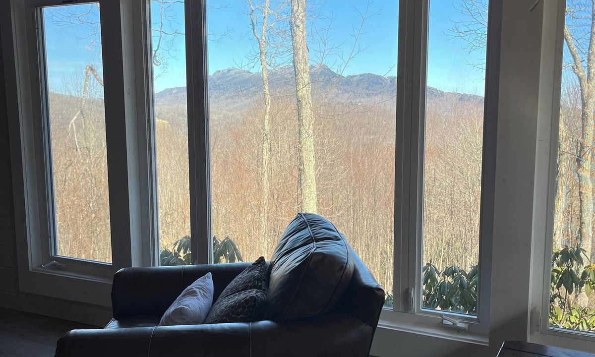 Newland House | Sugar Mountain Hideaway: 2-2 home on Private Secluded Road w breathtaking view