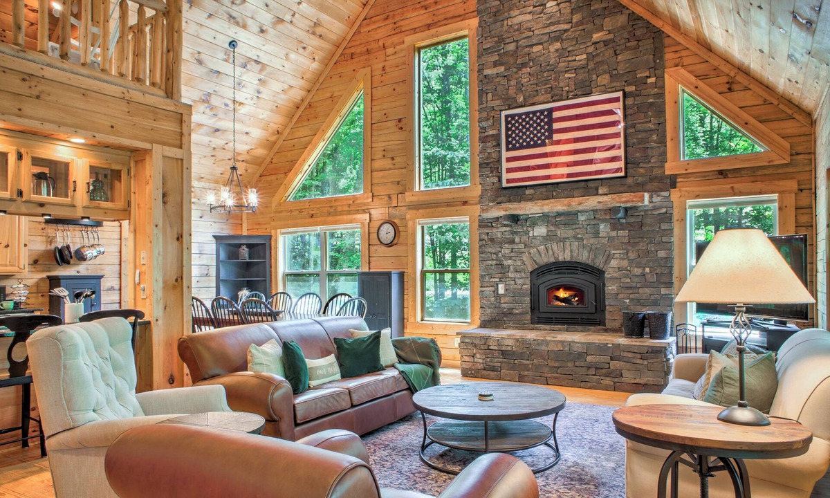 Sugar Mountain House | Sugar Mountain | Sleeps 17 | Dog Friendly | Hot Tub