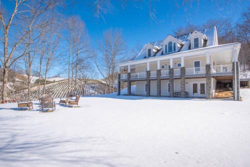 Lansing House | Sullivan Farm at Helton Creek - Fire Pit - Foosball - Fireplace