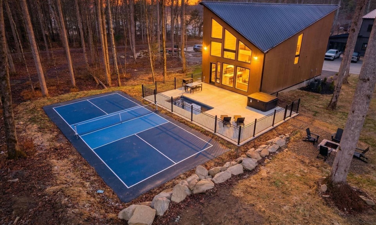 Pittman Center Cabin | Summer Retreat-Pickleball~Pool~Sauna~Firepit~Hottub