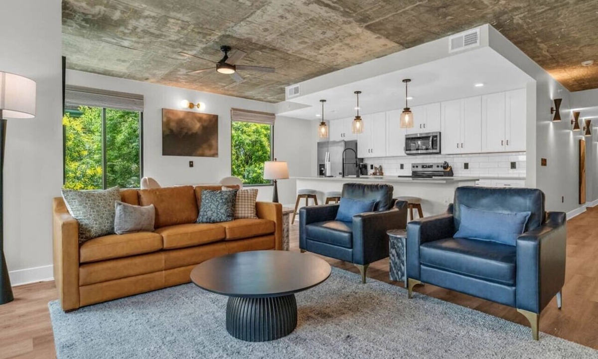 Old City Condo | Summit Hill Stay | King Suite | Free Parking