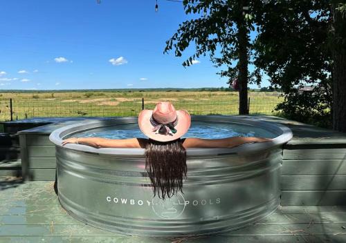 Mentone House | Sunrise, Mountain & Farm View - Heated Tub or Pool