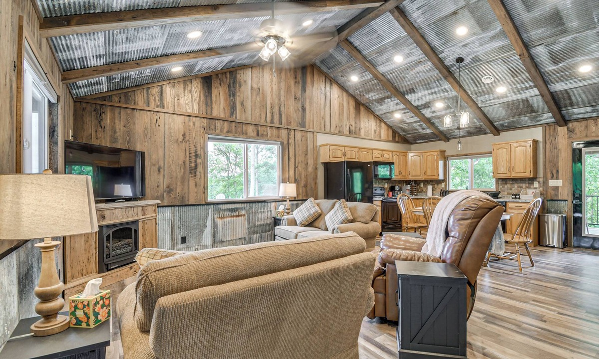 Campton Cabin | Sunset Climb & Hike: Red River Gorge Cabin w/Deck