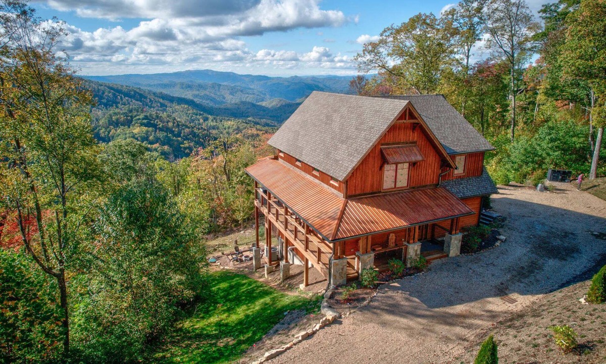 Elk Park House | Sunset Holiday at Eagles Nest - community amenities, pet friendly