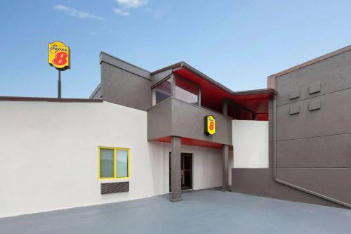 Bridgeport Hotel | Super 8 by Wyndham Bridgeport/Clarksburg Area