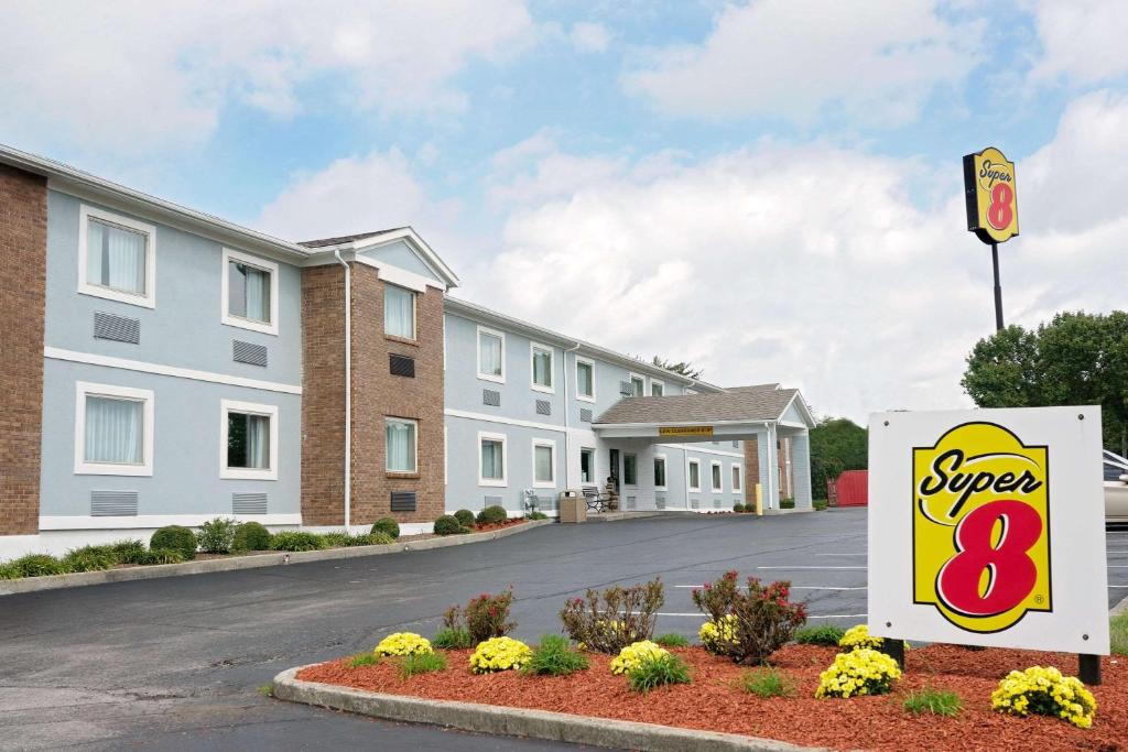 Lexington Hotel | Super 8 by Wyndham Lexington Hamburg Area