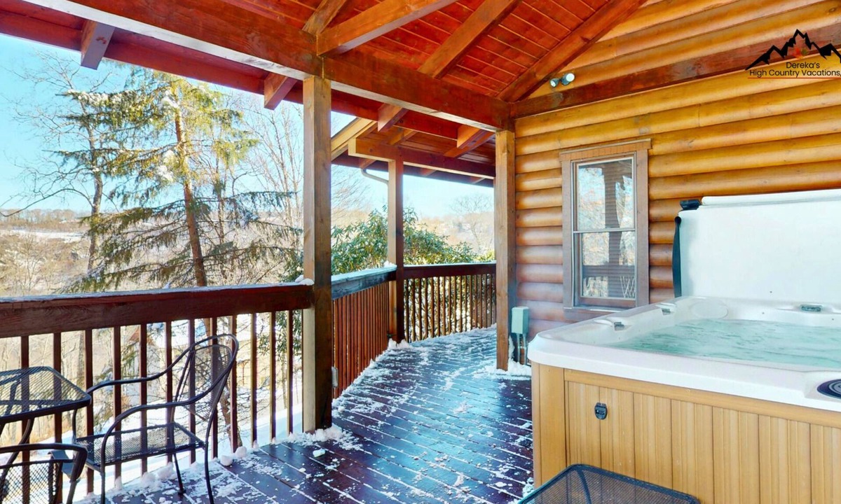 Sugar Mountain Cabin | Sweet Retreat Hot Tub, Fire Pit, Pet Friendly